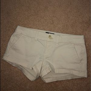American Eagle cream shorts